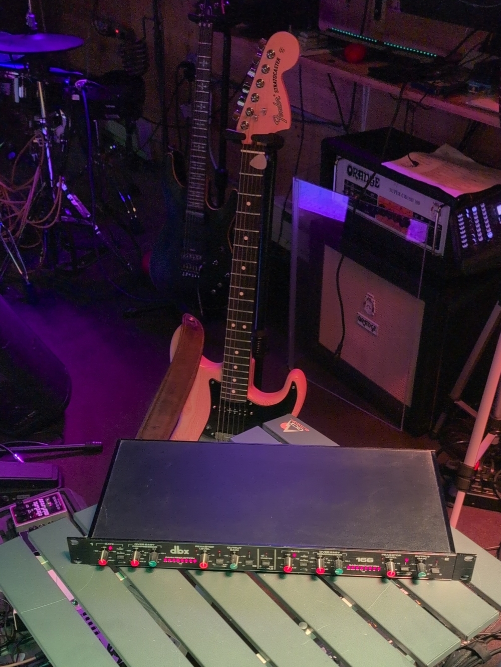 dbx OVER EASY COMPRESSOR/GATE 166